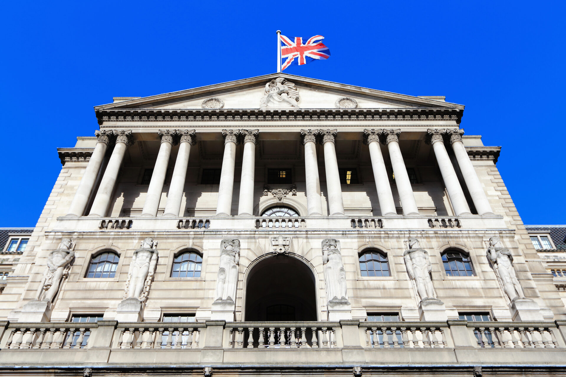 Bank of England cut rates